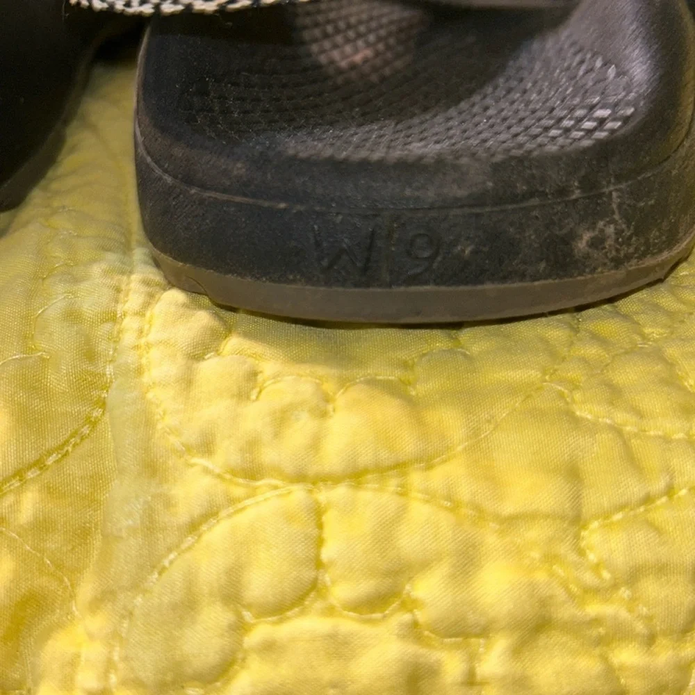 Women's size 9 chacos - Picture 3 of 3